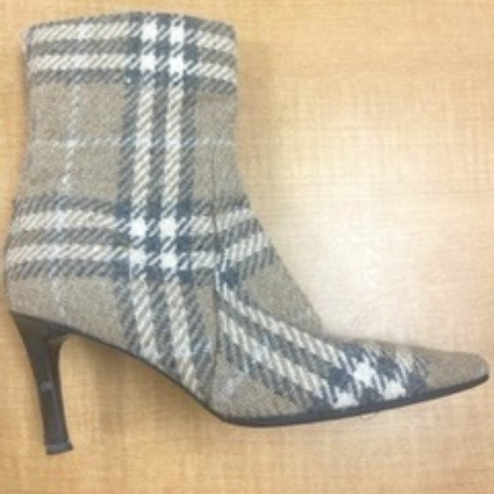 authentic Burberry ankle boots size 8 (38)